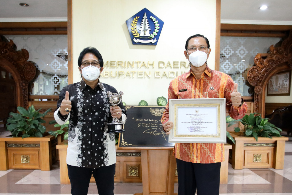 Komit Mewujudkan Pengarusutamaan Gender di Badung, Bupati Giri Prasta Terima Penghargaan APE dari Kementerian PPPA